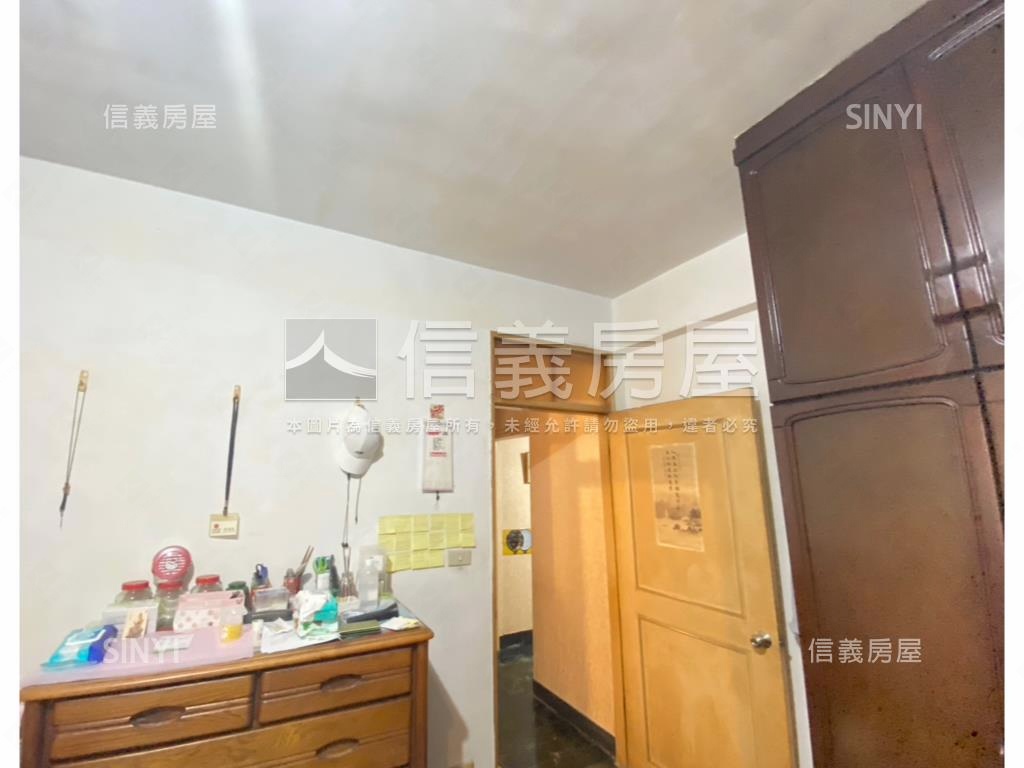 ２樓方正邊間３房房屋室內格局與周邊環境