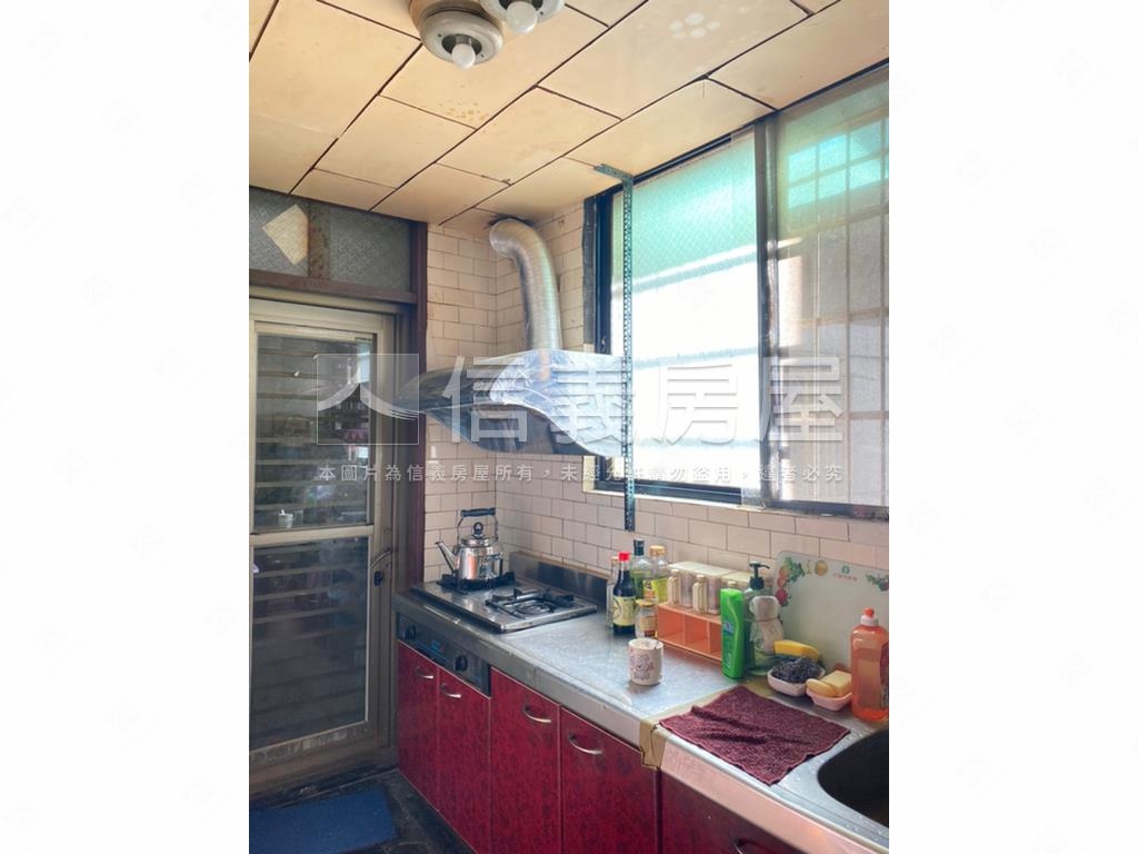 ２樓方正邊間３房房屋室內格局與周邊環境