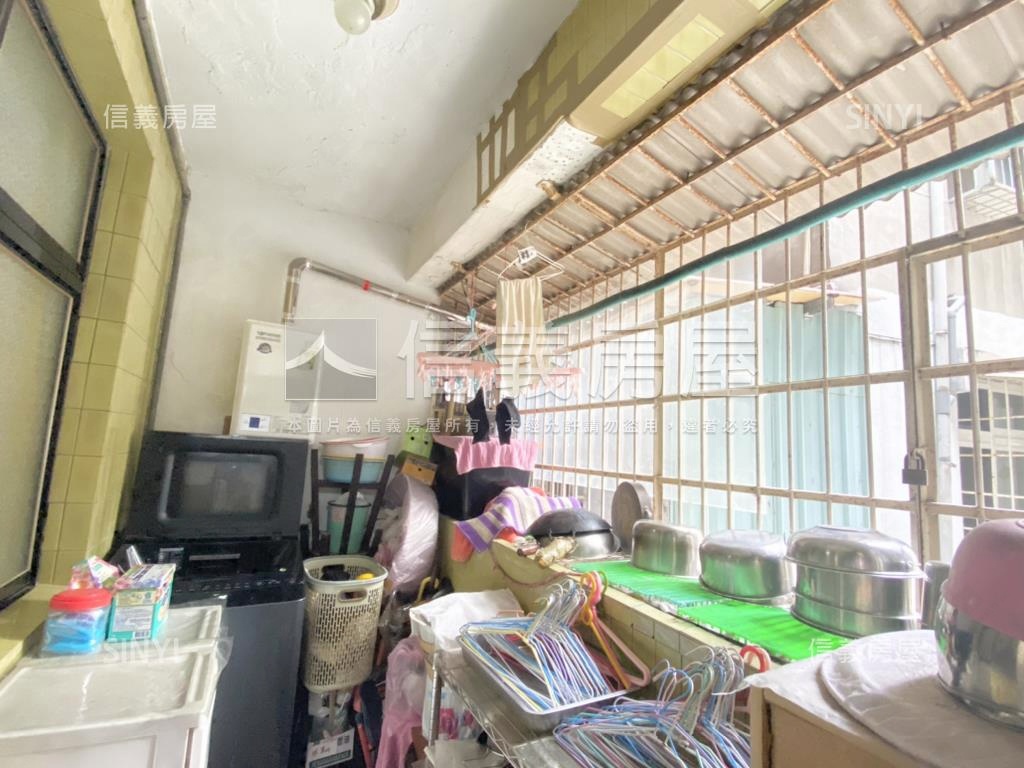 ２樓方正邊間３房房屋室內格局與周邊環境