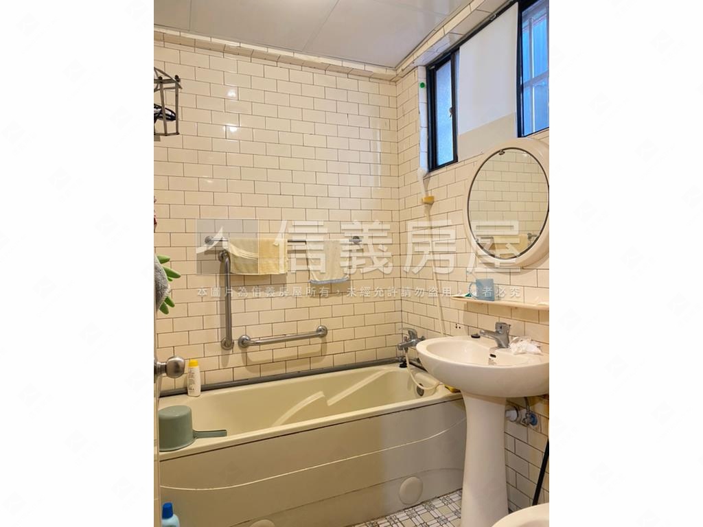 ２樓方正邊間３房房屋室內格局與周邊環境