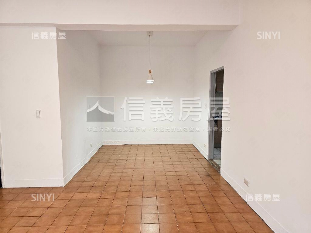 ㊣出門就麟光站的公寓頂加房屋室內格局與周邊環境