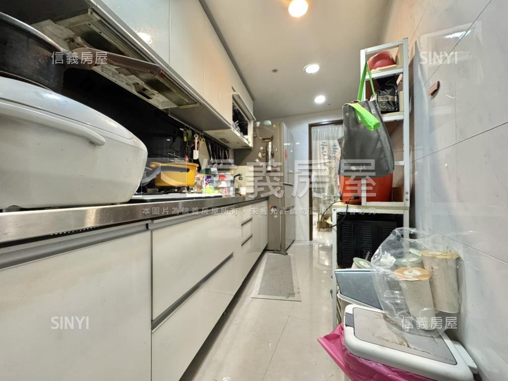 專任富麗四房車位●本心房屋室內格局與周邊環境