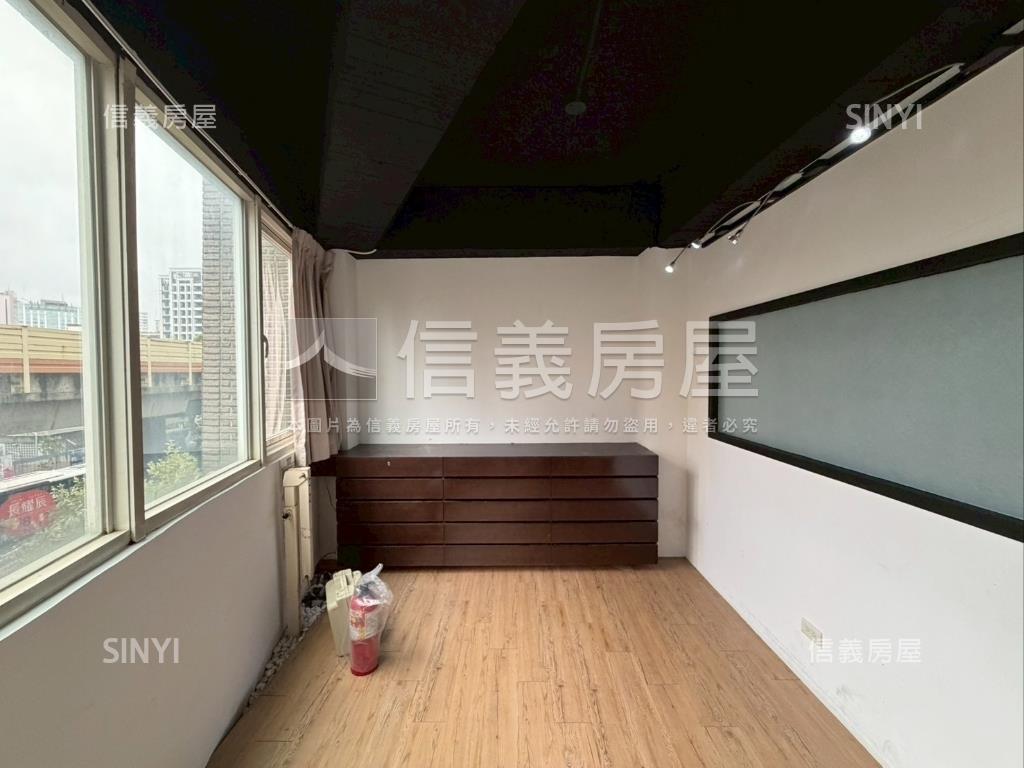 一層一戶電梯住辦房屋室內格局與周邊環境