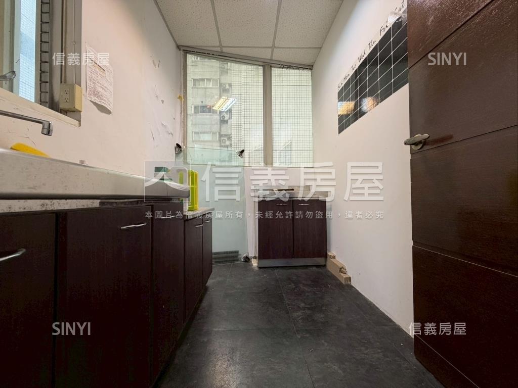一層一戶電梯住辦房屋室內格局與周邊環境