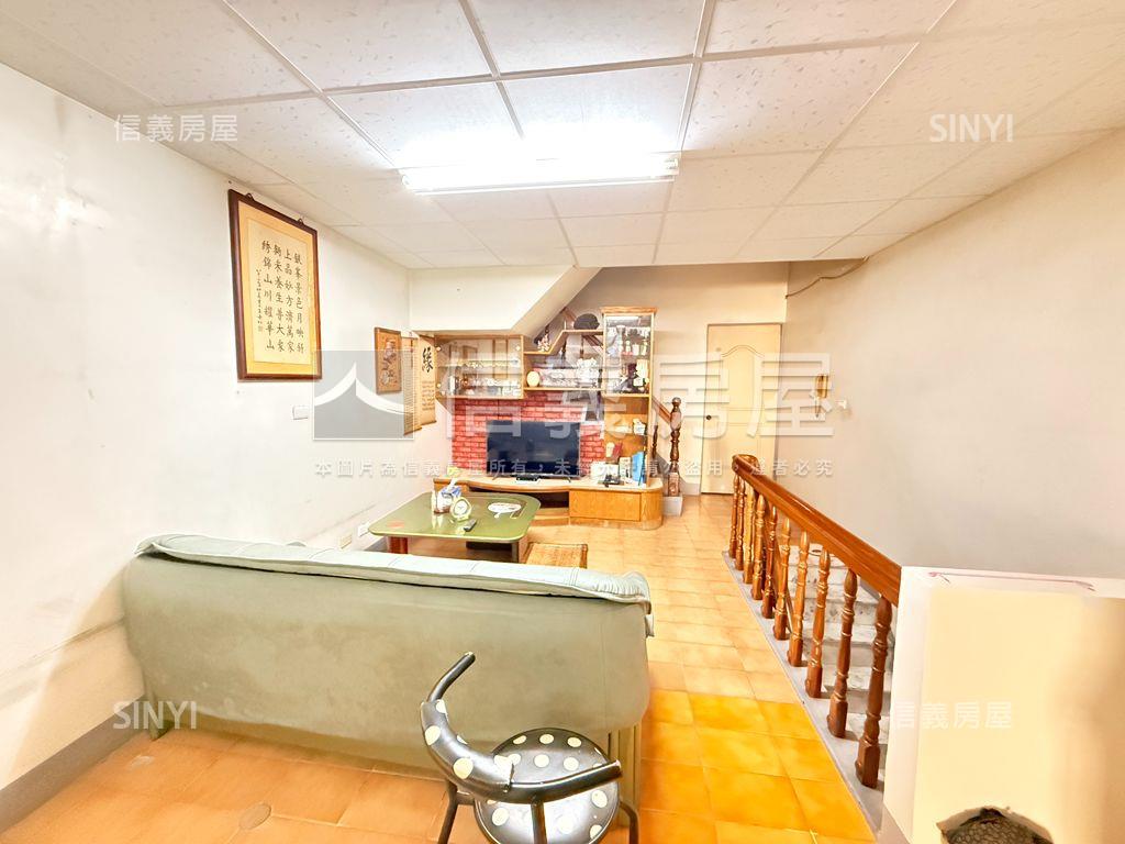 正忠路正路黃金透店房屋室內格局與周邊環境