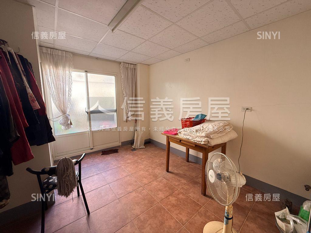 正忠路正路黃金透店房屋室內格局與周邊環境