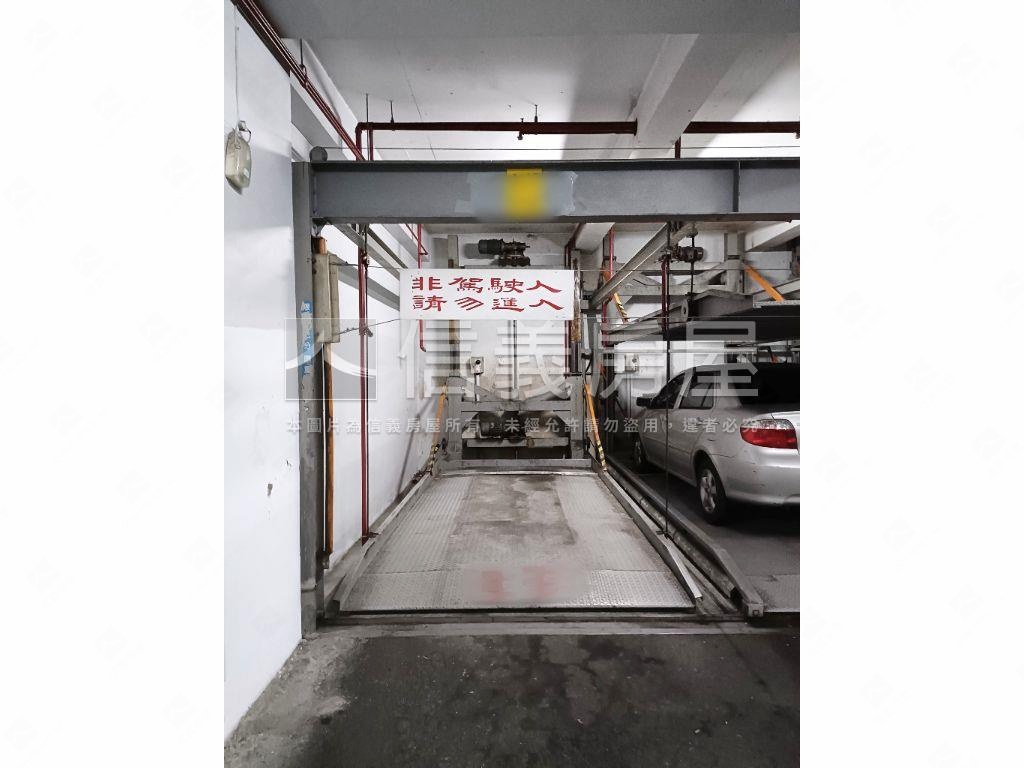 近市政府站漂亮美三房車位房屋室內格局與周邊環境
