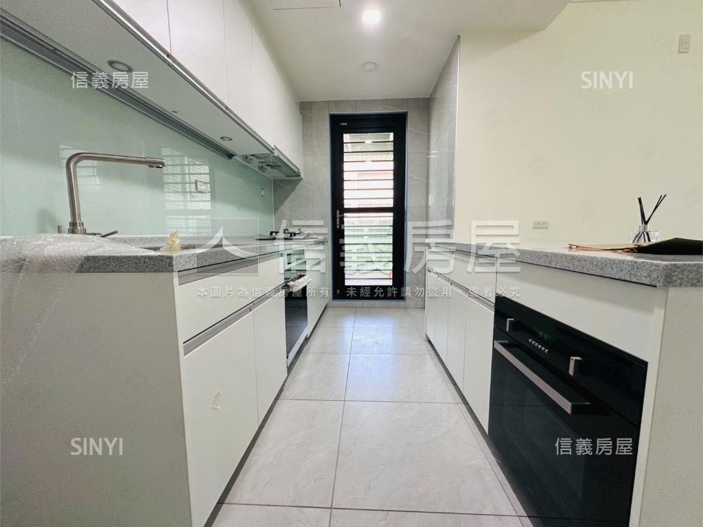 青溪翫高樓層三房車位１房屋室內格局與周邊環境