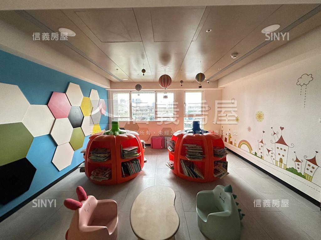 面中庭◆曼哈頓房屋室內格局與周邊環境