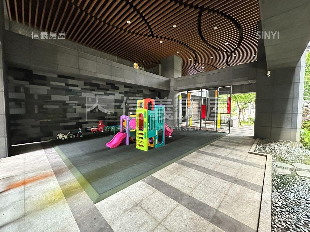 面中庭◆曼哈頓房屋室內格局與周邊環境