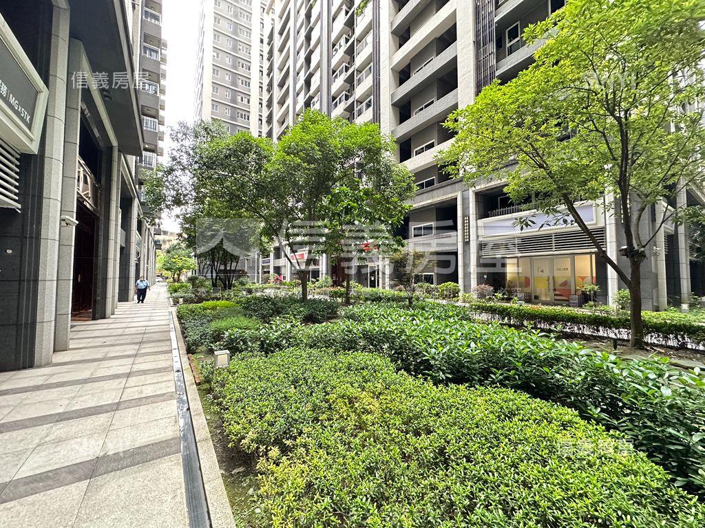 面中庭◆自由規劃附車位房屋室內格局與周邊環境