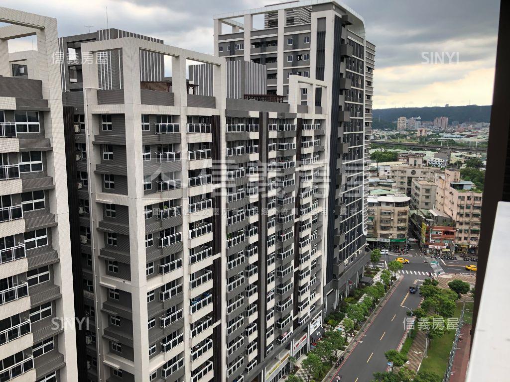 面中庭◆自由規劃附車位房屋室內格局與周邊環境