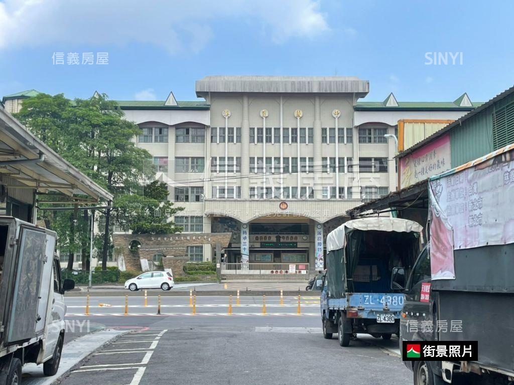 面中庭◆自由規劃附車位房屋室內格局與周邊環境