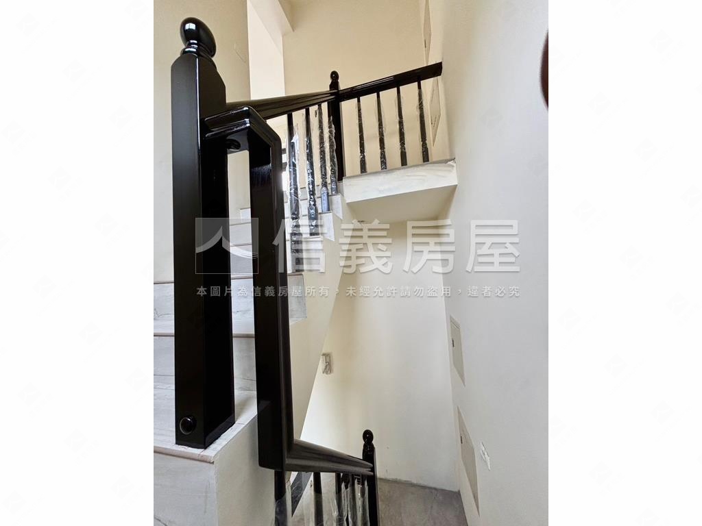 全新電梯別墅房屋室內格局與周邊環境