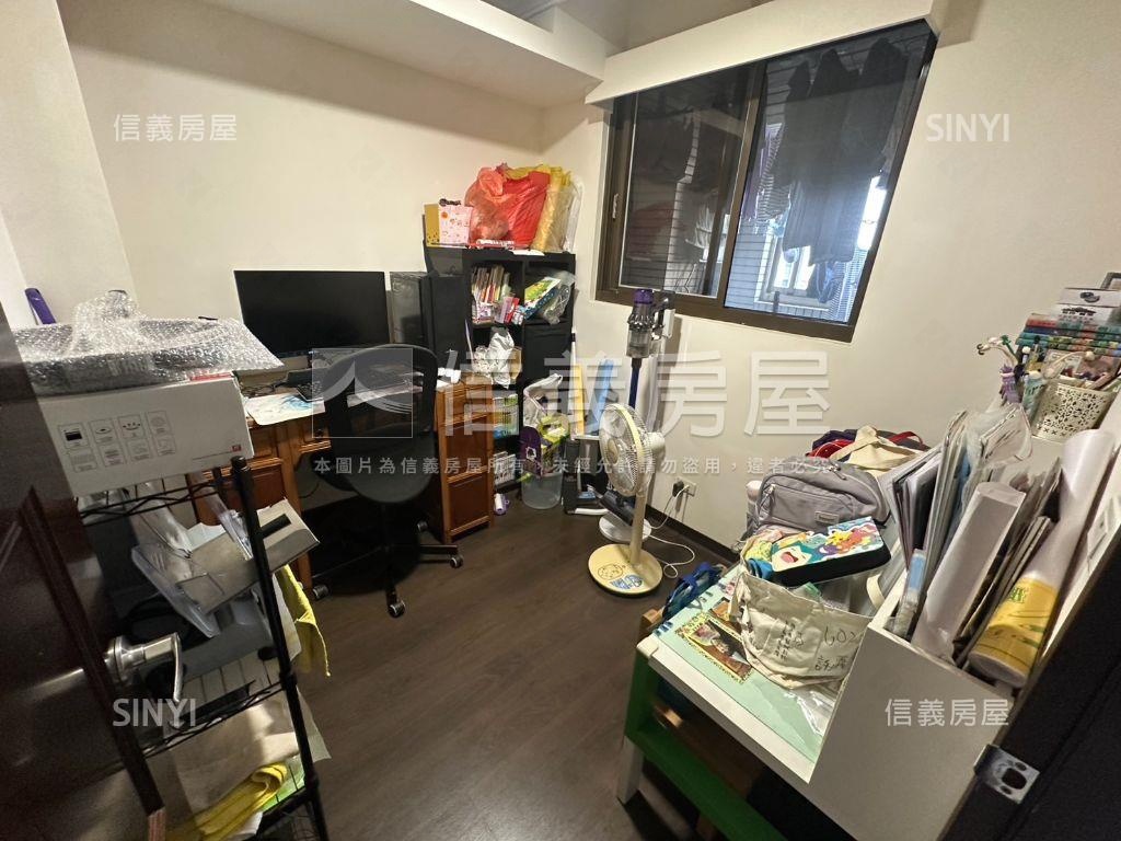 未來２１三房平面車位房屋室內格局與周邊環境
