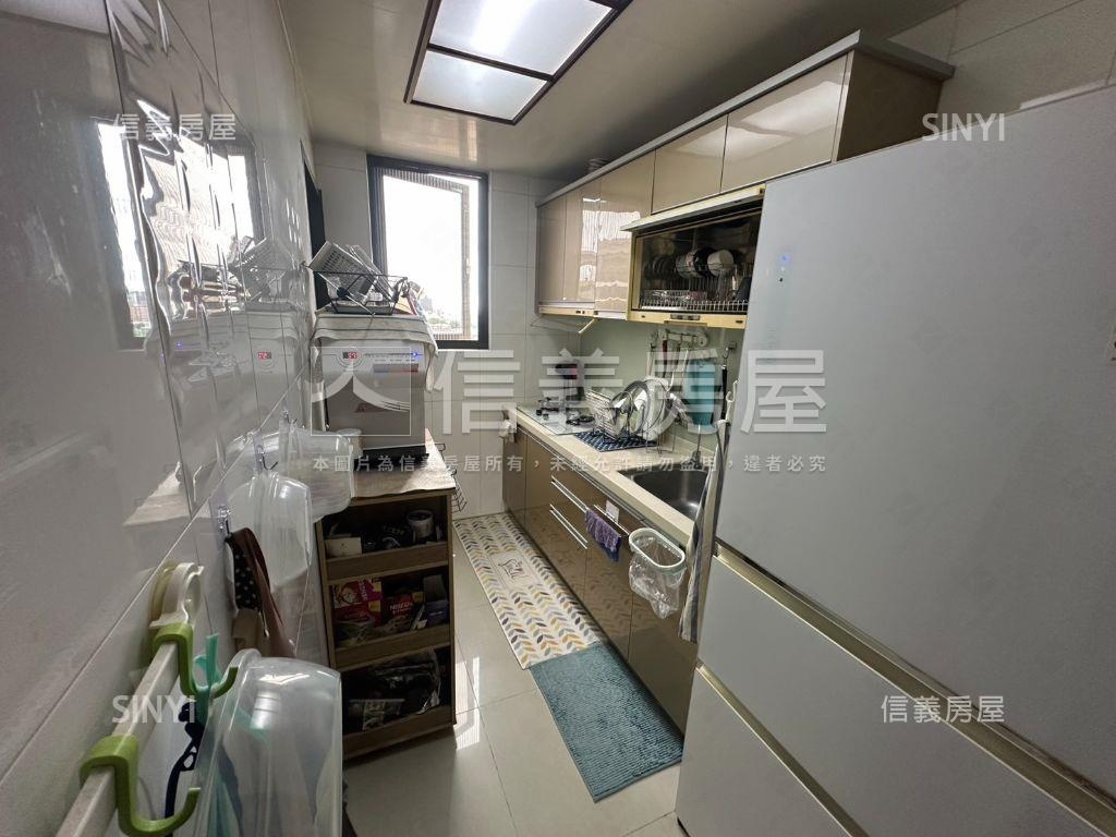 未來２１三房平面車位房屋室內格局與周邊環境