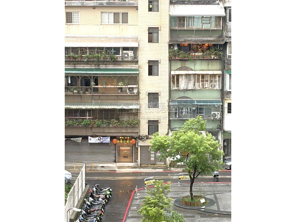 【輝煌】康定電梯兩房房屋室內格局與周邊環境