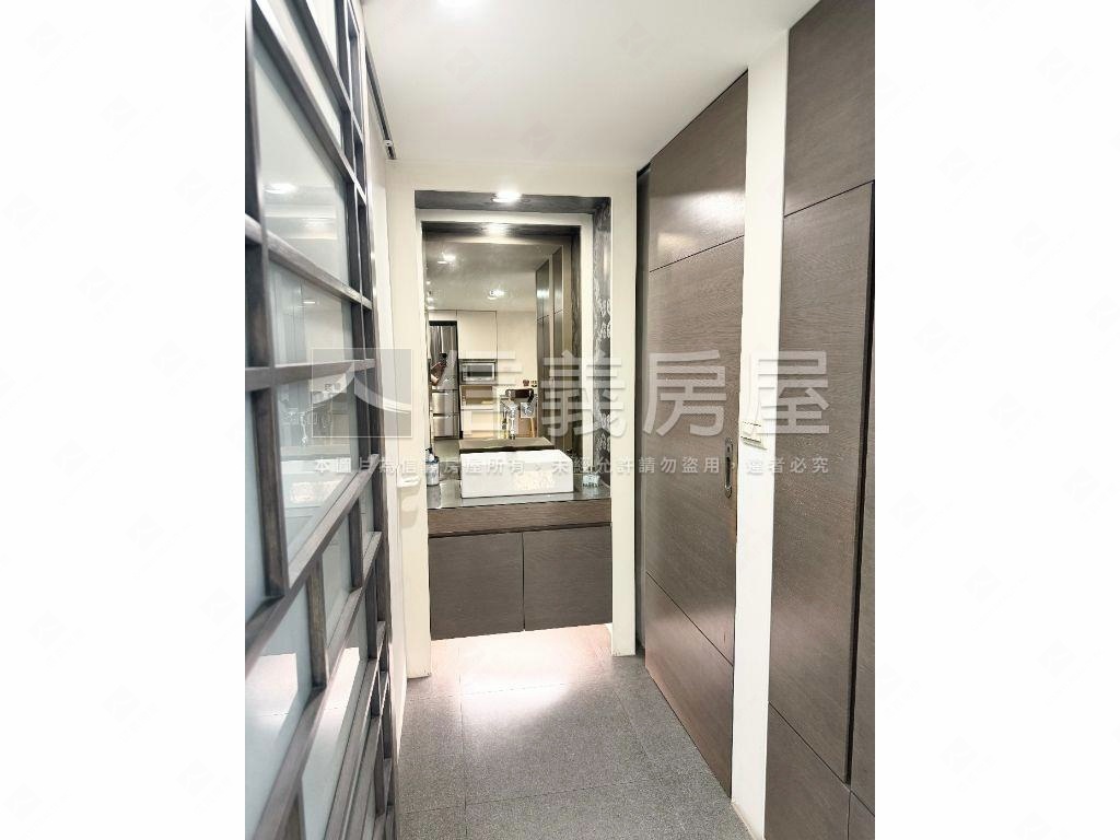 雙敦方正美裝後棟阿曼房屋室內格局與周邊環境