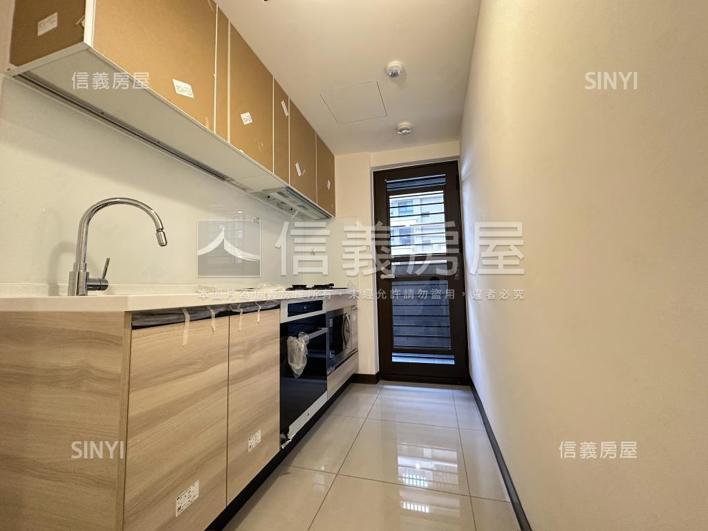 新画峰精選電梯兩房車房屋室內格局與周邊環境