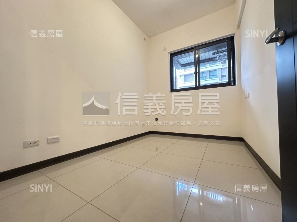 新画峰精選電梯兩房車房屋室內格局與周邊環境