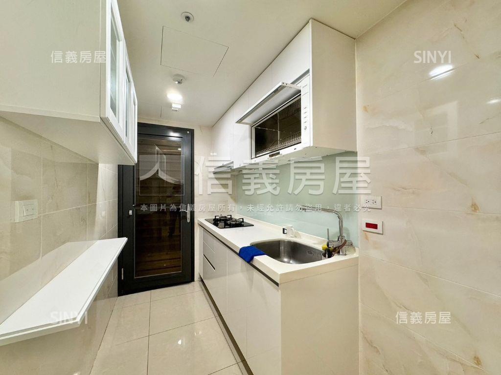 世紀城裝潢美兩房房屋室內格局與周邊環境