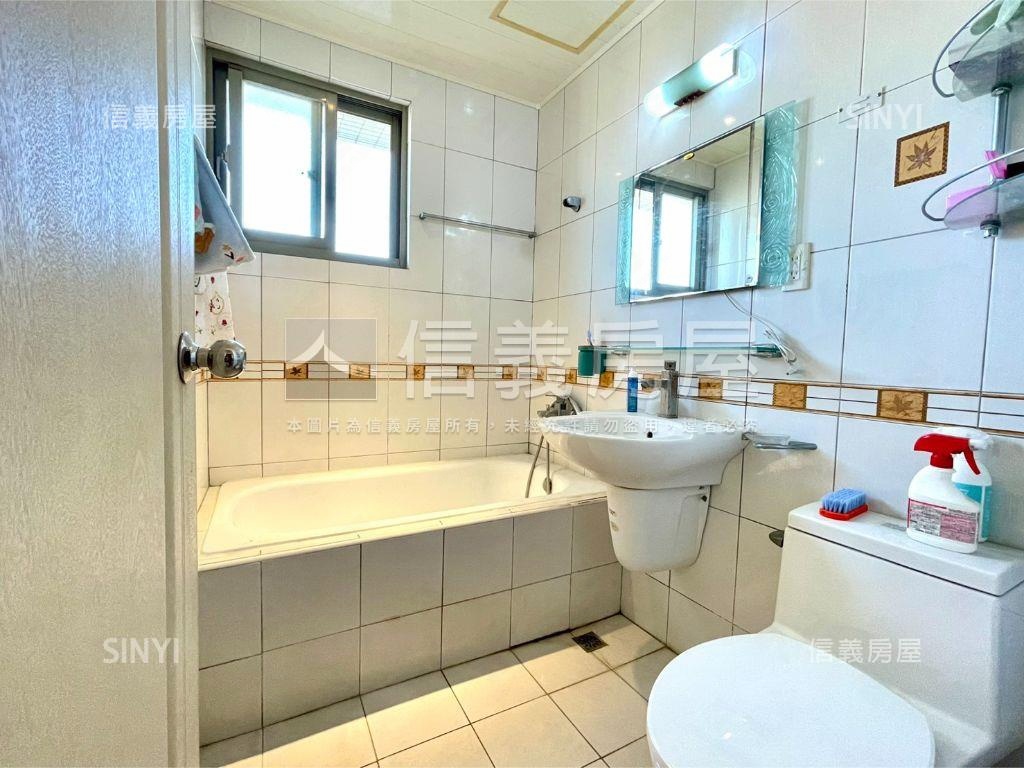 城市桂冠精美三房車位房屋室內格局與周邊環境