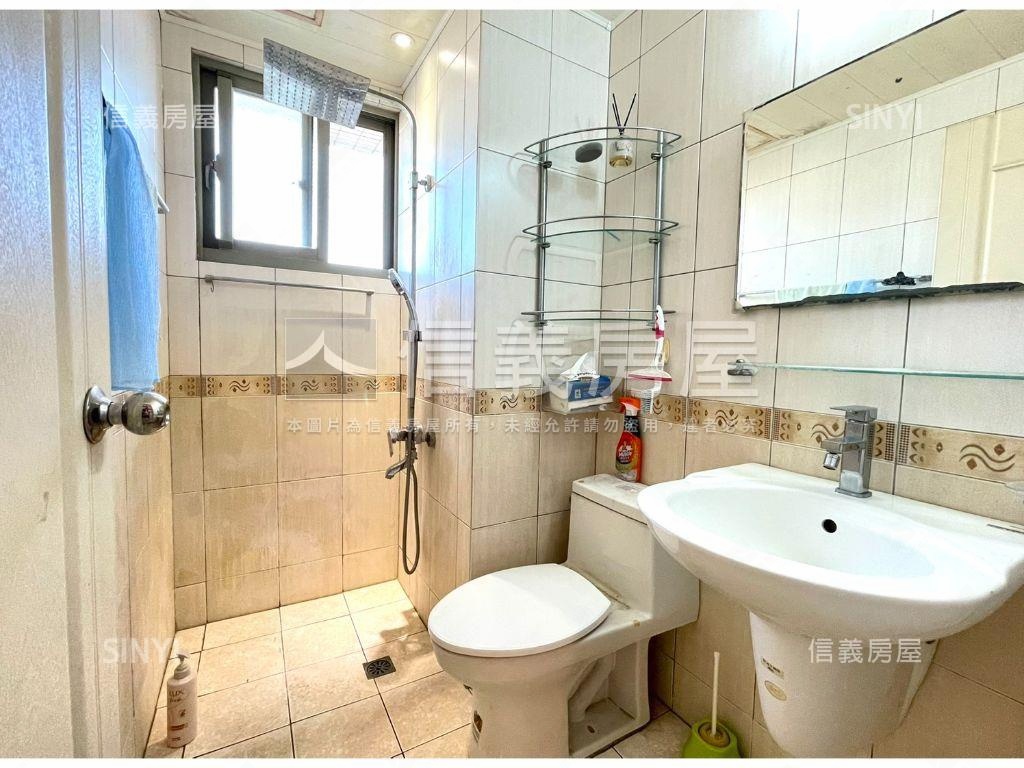 城市桂冠精美三房車位房屋室內格局與周邊環境