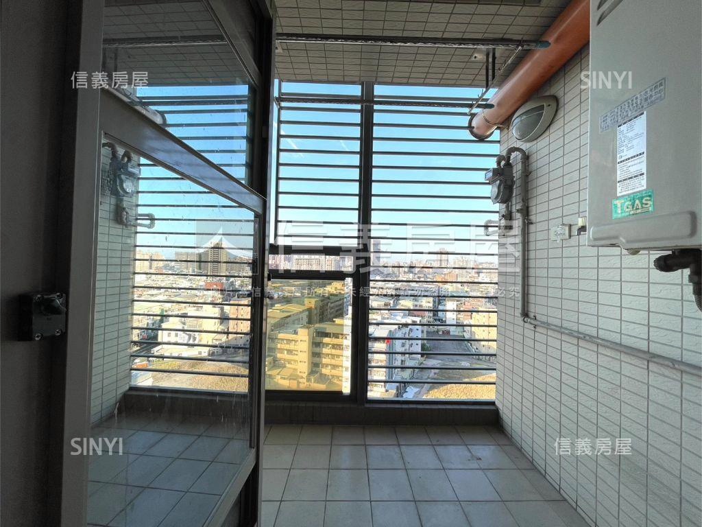 城市桂冠精美三房車位房屋室內格局與周邊環境