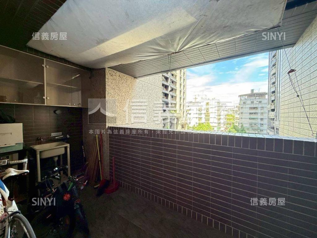 捷仕堡珍藏兩房車房屋室內格局與周邊環境