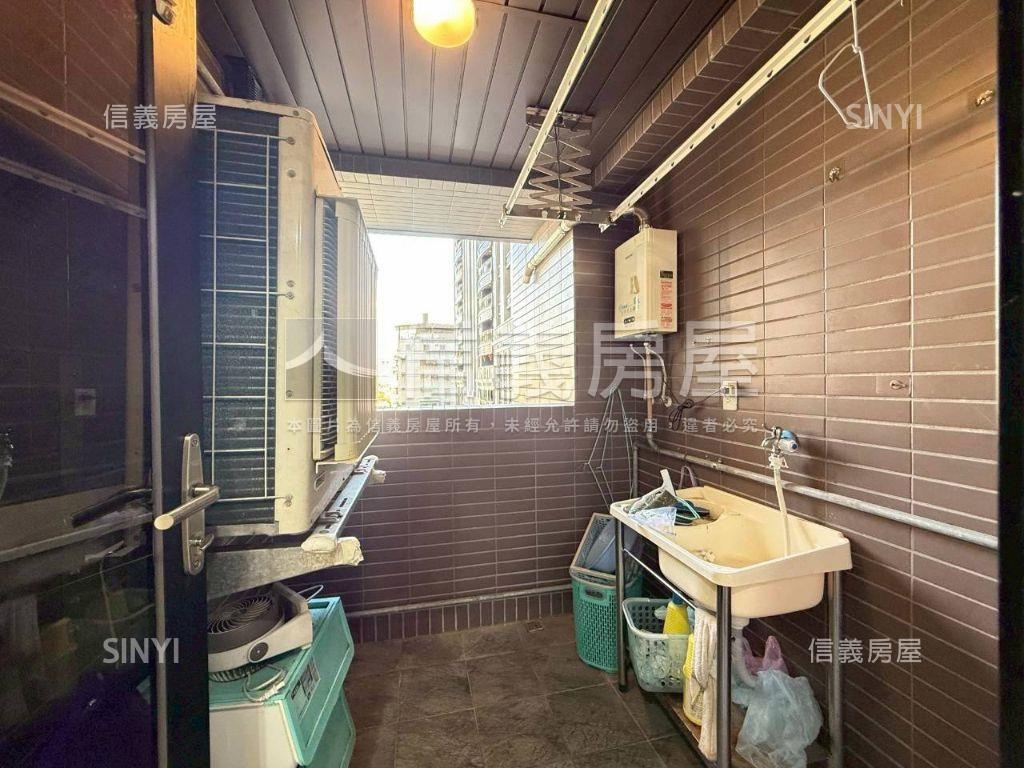捷仕堡珍藏兩房車房屋室內格局與周邊環境