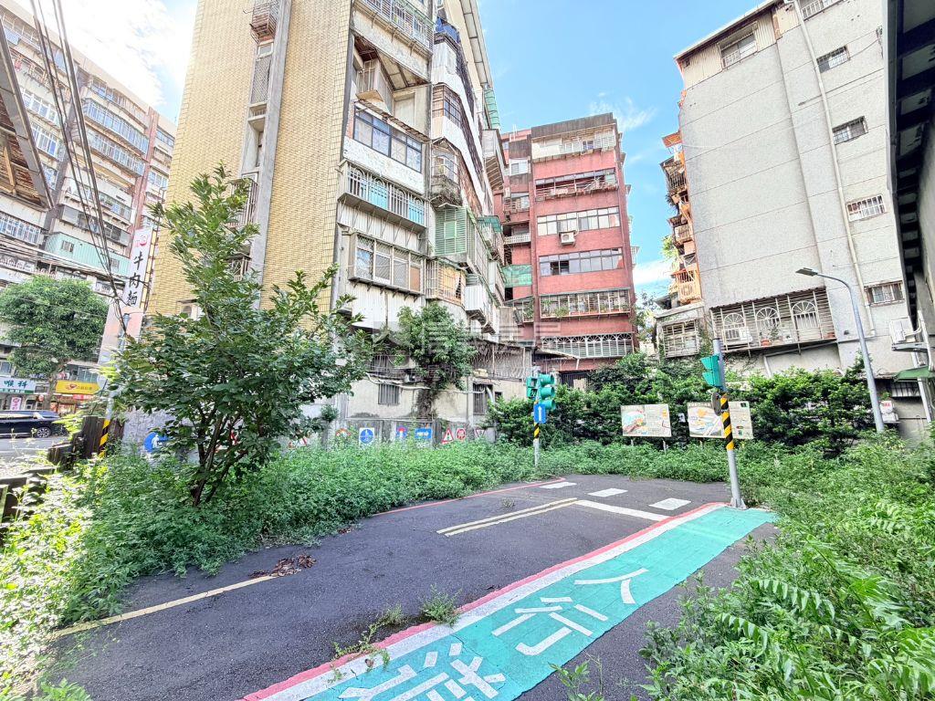中華路小宅高土地持分房屋室內格局與周邊環境
