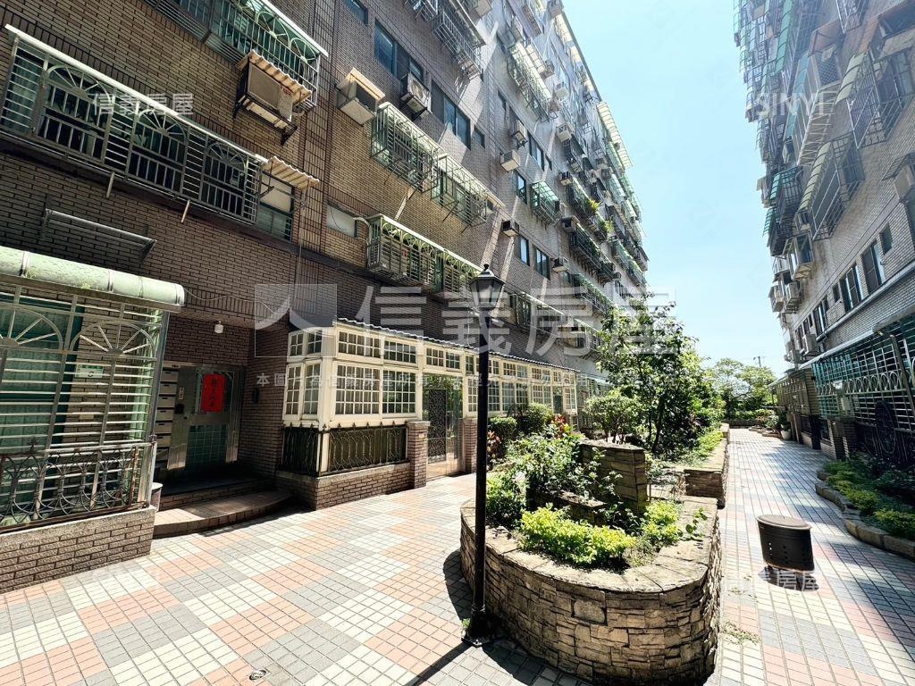 藝文精裝美四房車位房屋室內格局與周邊環境