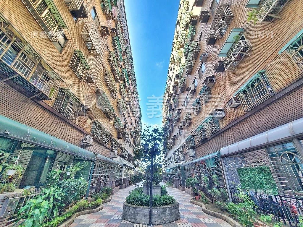 藝文精裝美四房車位房屋室內格局與周邊環境