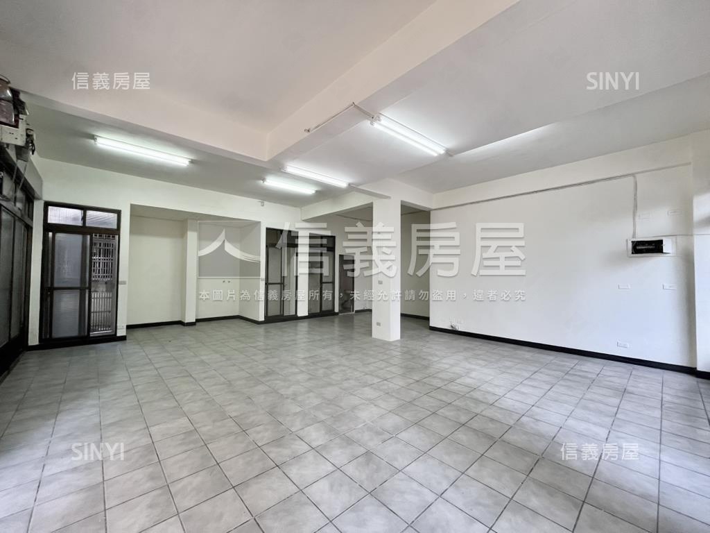 逢甲大面寬邊間店面房屋室內格局與周邊環境