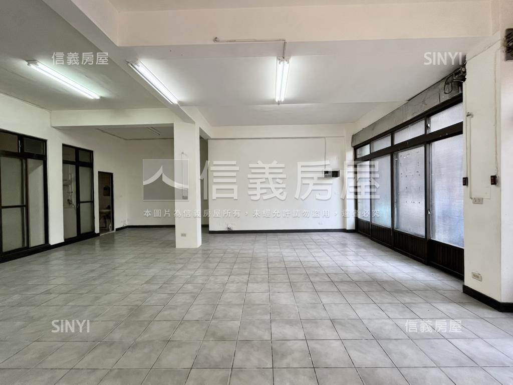 逢甲大面寬邊間店面房屋室內格局與周邊環境