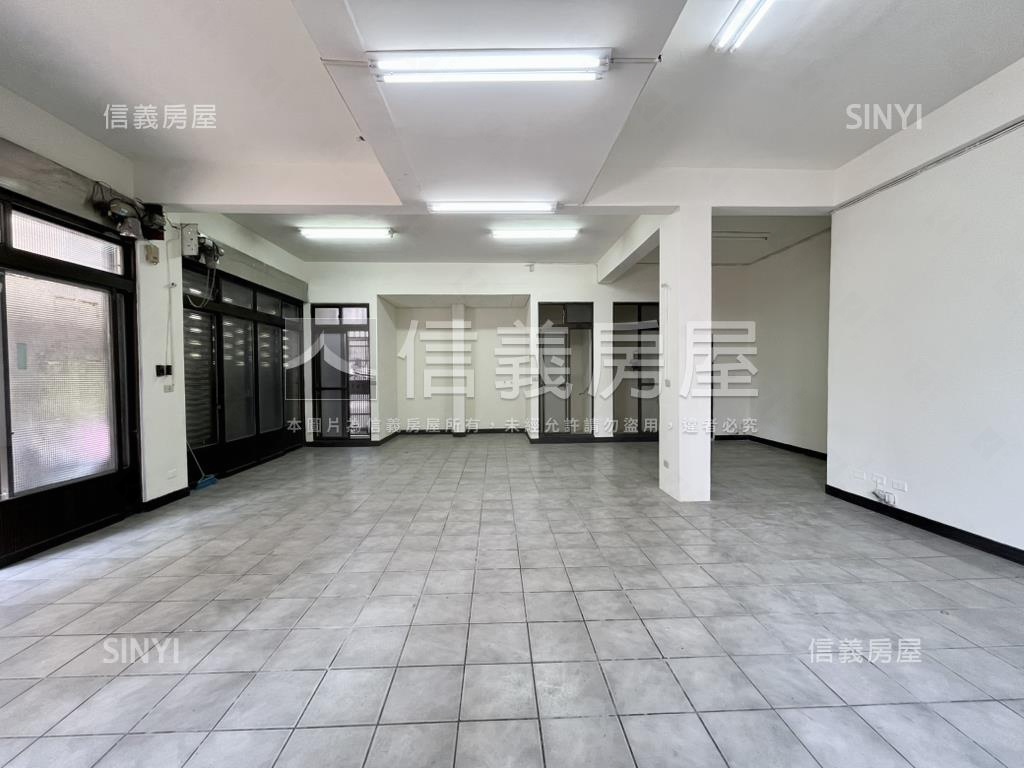 逢甲大面寬邊間店面房屋室內格局與周邊環境