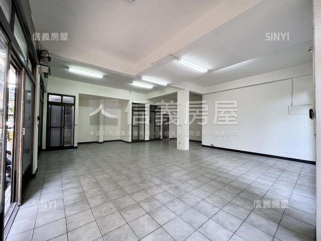 逢甲大面寬邊間店面房屋室內格局與周邊環境