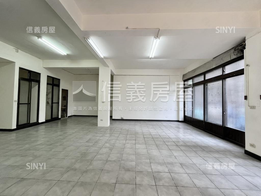 逢甲大面寬邊間店面房屋室內格局與周邊環境