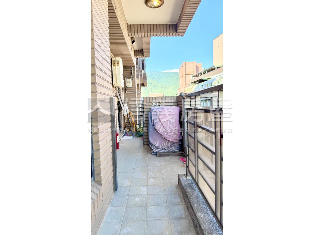 【電梯】二房有車位房屋室內格局與周邊環境