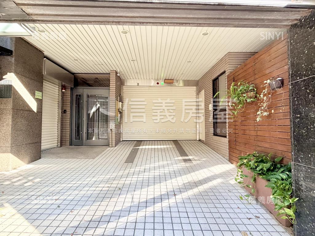 【電梯】二房有車位房屋室內格局與周邊環境