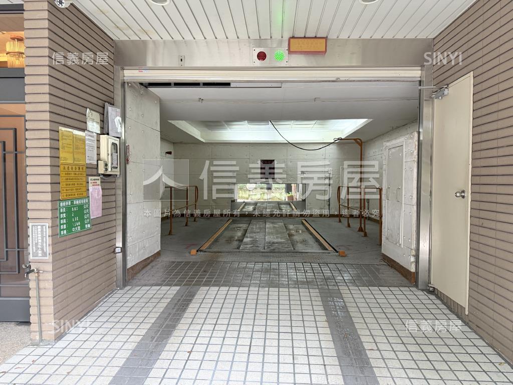 【電梯】二房有車位房屋室內格局與周邊環境