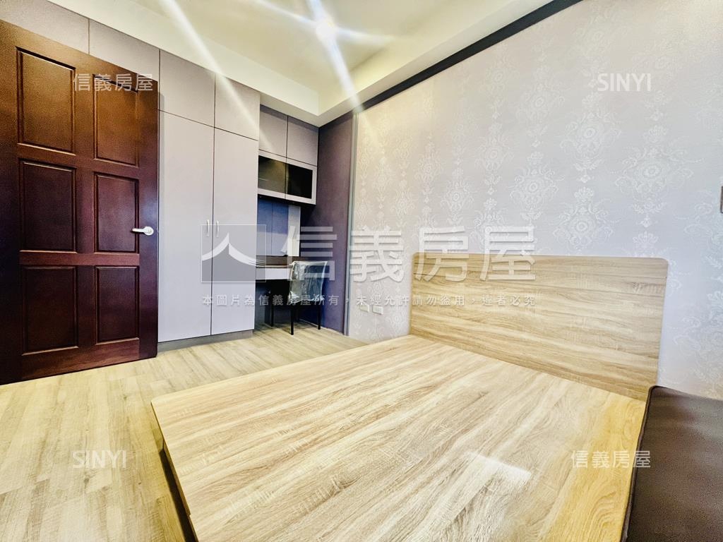 雲世紀裝潢２房平面車位房屋室內格局與周邊環境