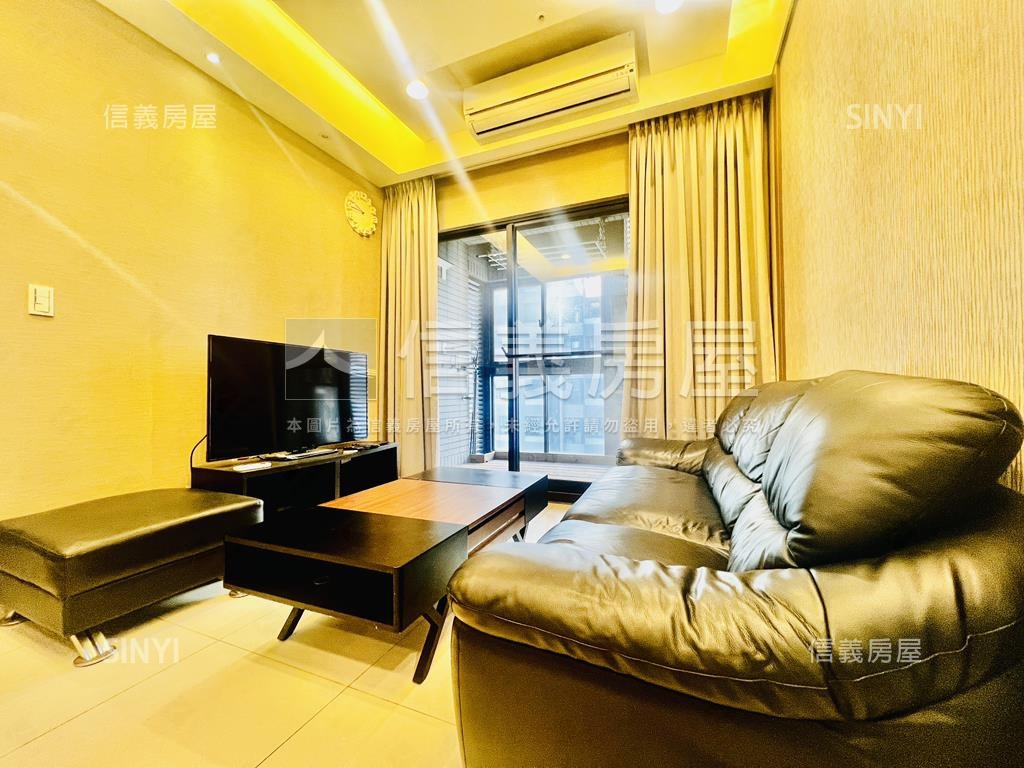 雲世紀裝潢２房平面車位房屋室內格局與周邊環境