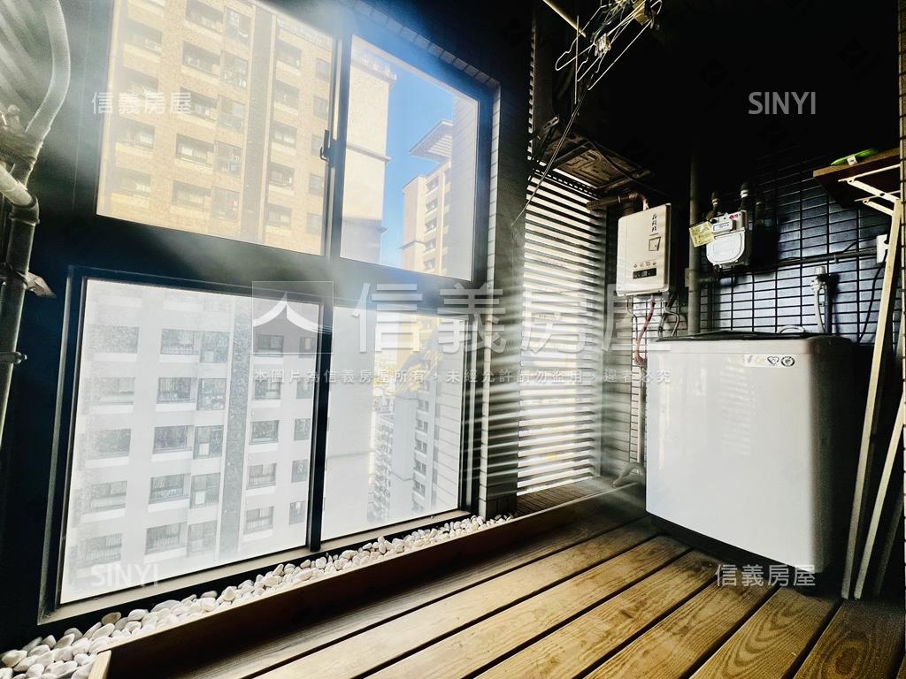 雲世紀裝潢２房平面車位房屋室內格局與周邊環境