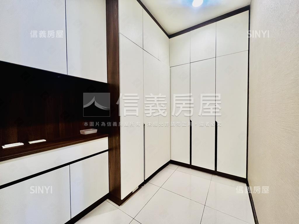 雲世紀裝潢２房平面車位房屋室內格局與周邊環境