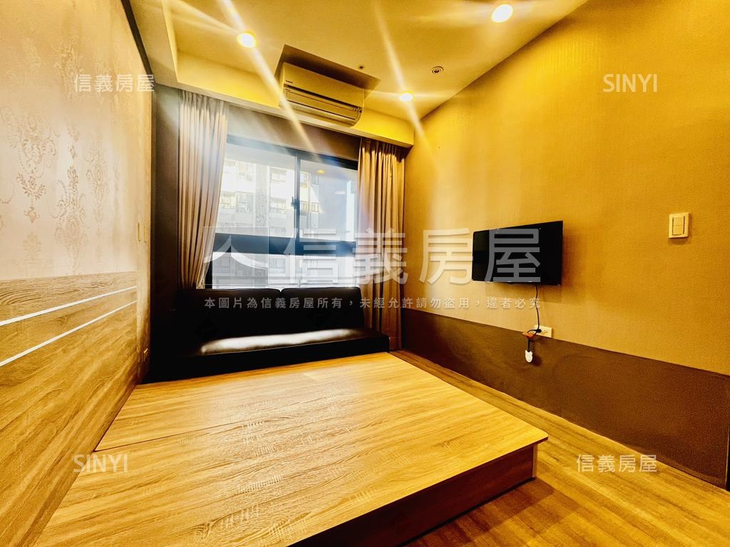 雲世紀裝潢２房平面車位房屋室內格局與周邊環境