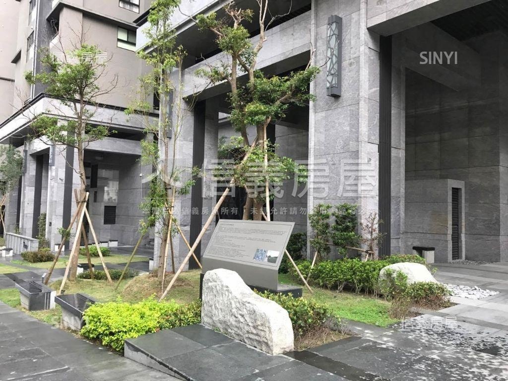 雲世紀裝潢２房平面車位房屋室內格局與周邊環境