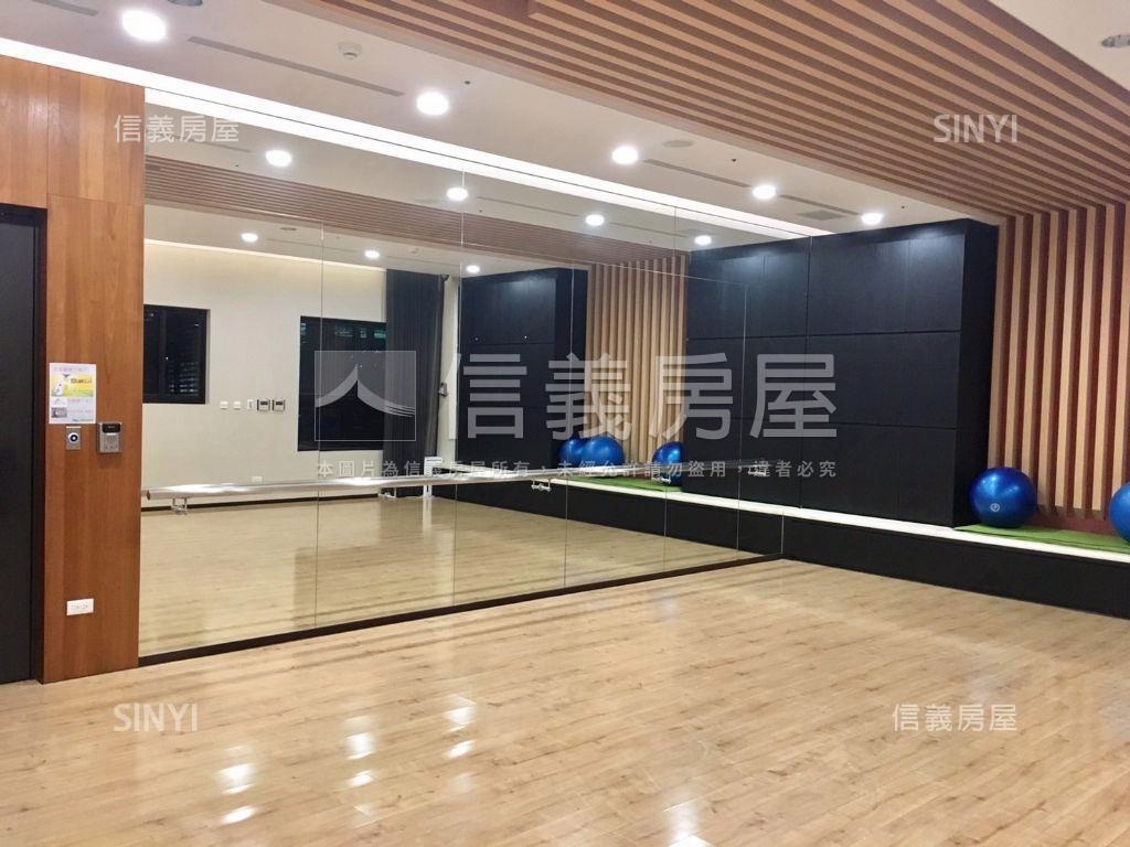 雲世紀裝潢２房平面車位房屋室內格局與周邊環境