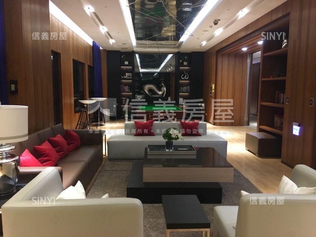 雲世紀裝潢２房平面車位房屋室內格局與周邊環境