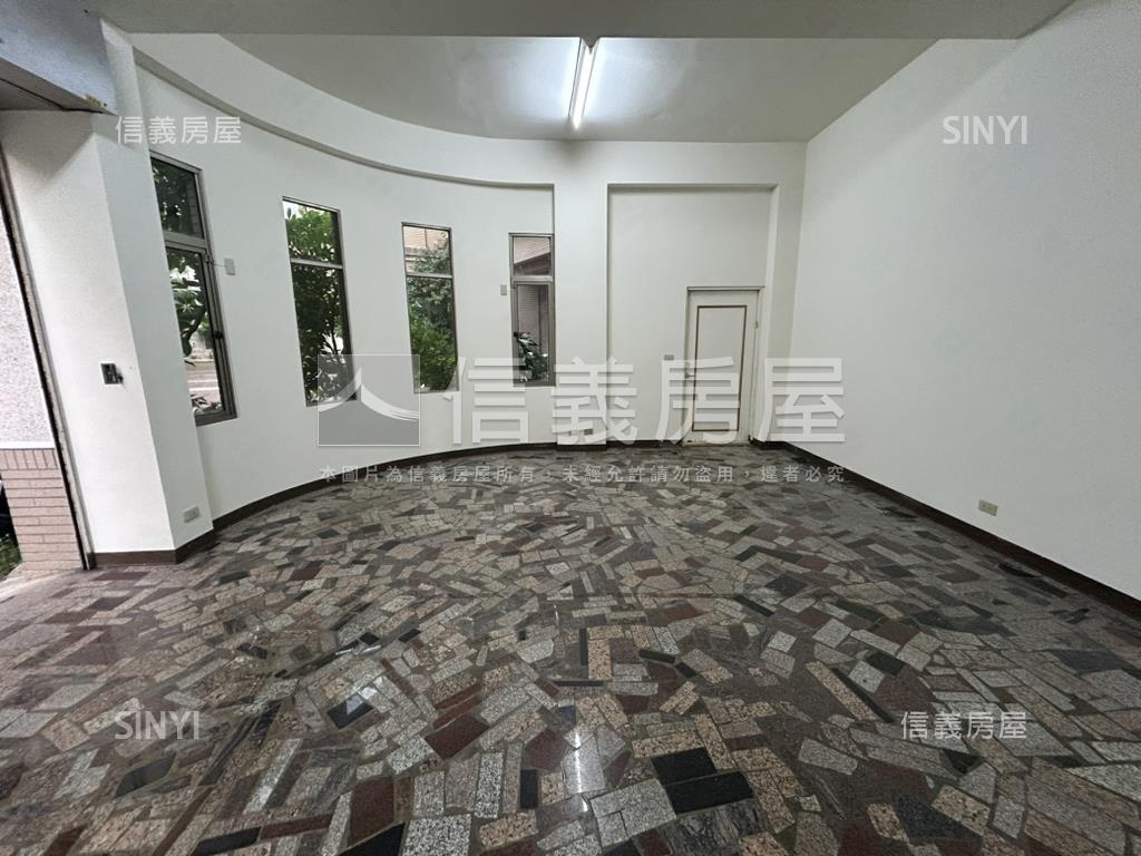 近奇美角窗邊間透天房屋室內格局與周邊環境